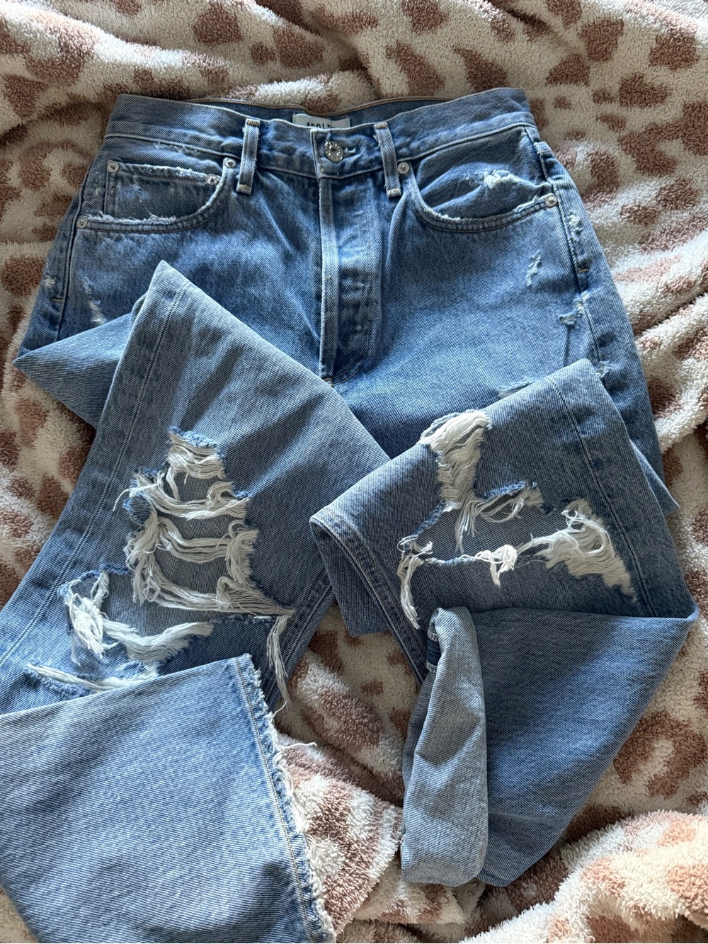 AGOLDE 90's Mid Rise Loose Fit Jeans
Color: Fall Out